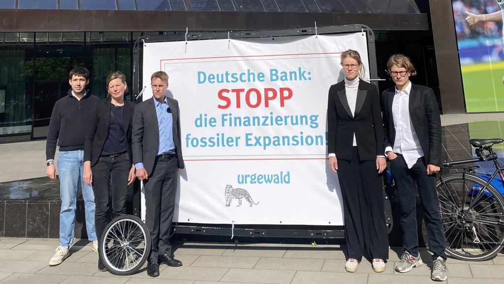 Protest vor Deutscher Bank Hauptquartier in Frankfurt 