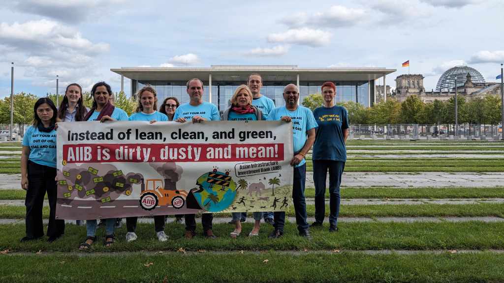 Protest zur Asian Infrastructure Investmentbank