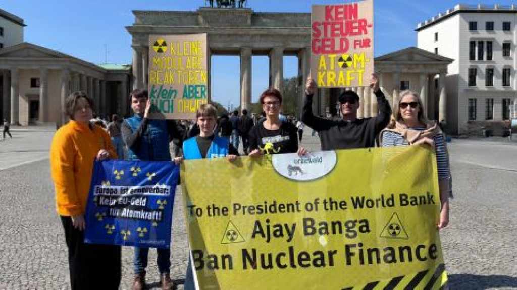 Protest vor dem Brandenburger Tor gegen Atomkraft