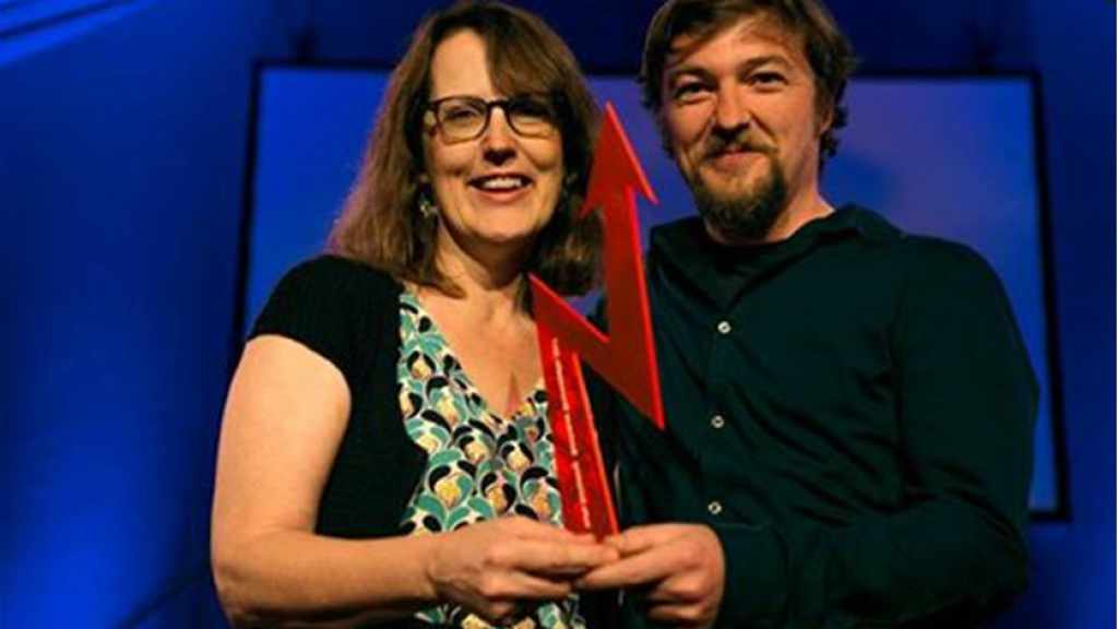 Heffa Schücking erhält den Preis als "Stromrebellin 2017"