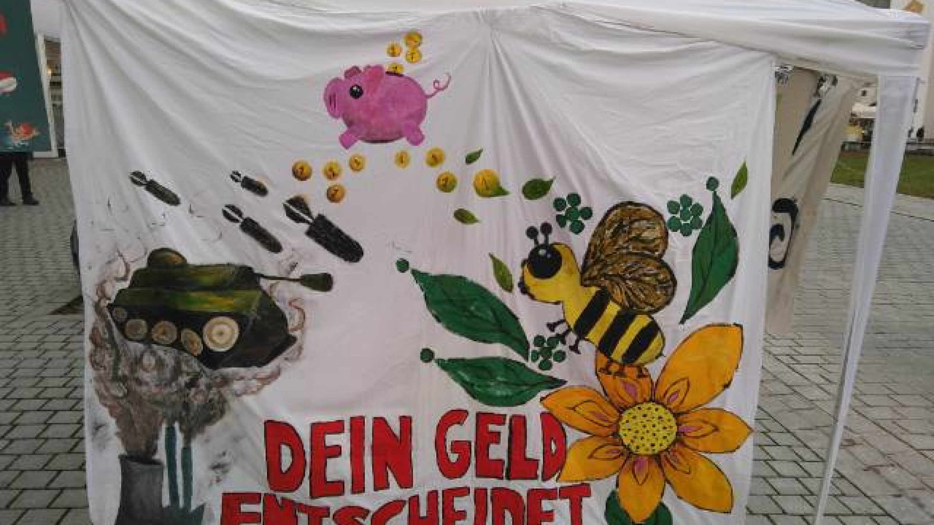 Proteste vor der Sparkasse 