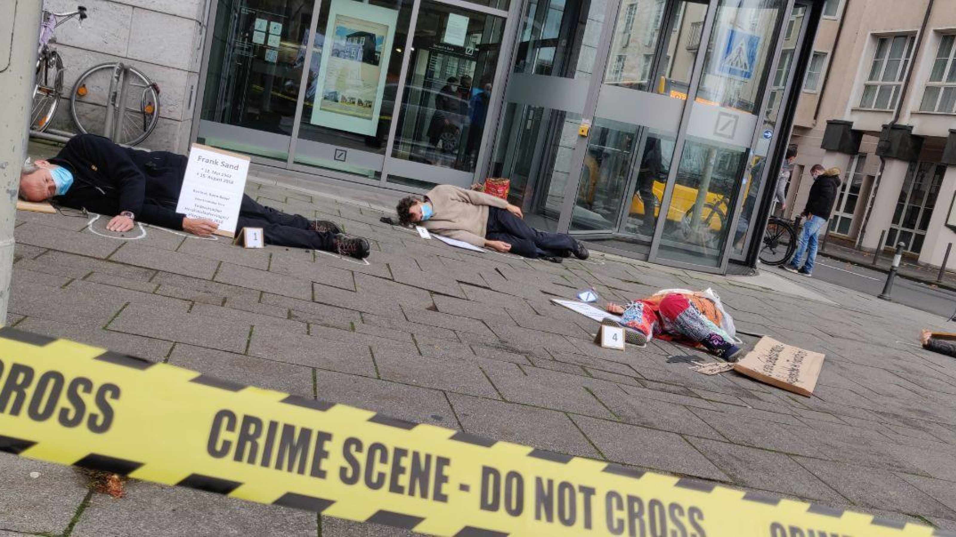 Die in vor Deutscher Bank in Bonn
