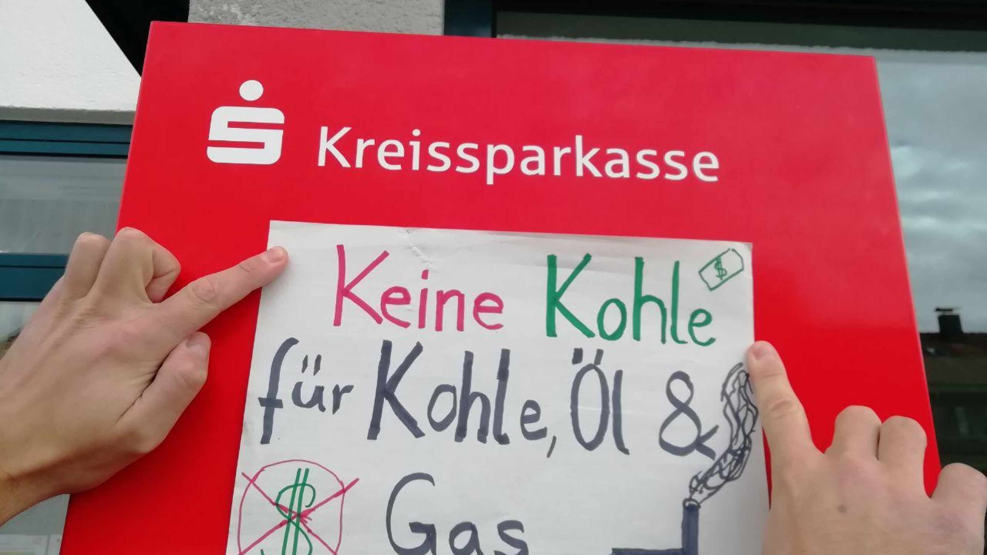 Fridays for Future München vor der Sparkasse