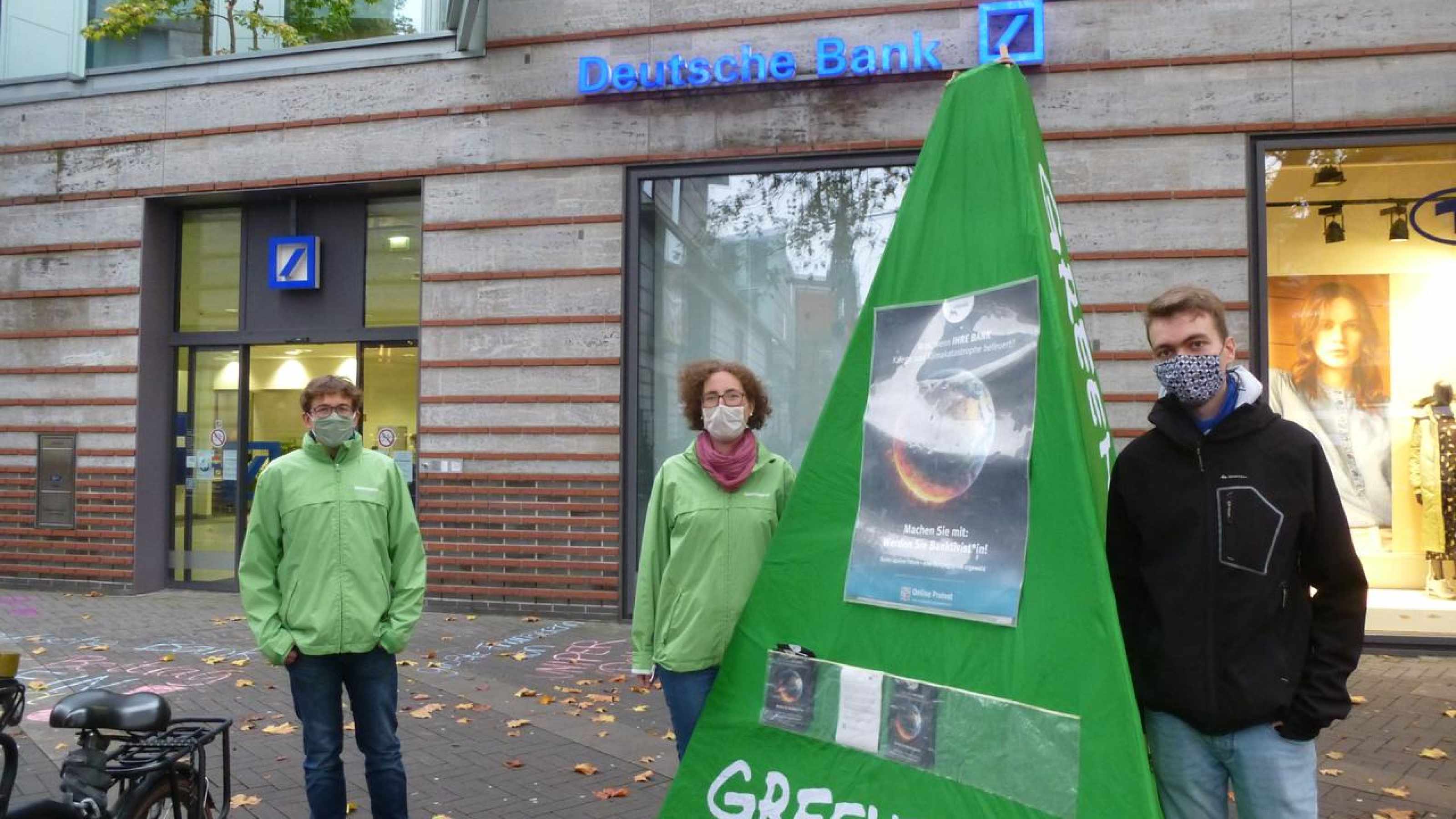 Greenpeace Münster vor der Deutschen Bank