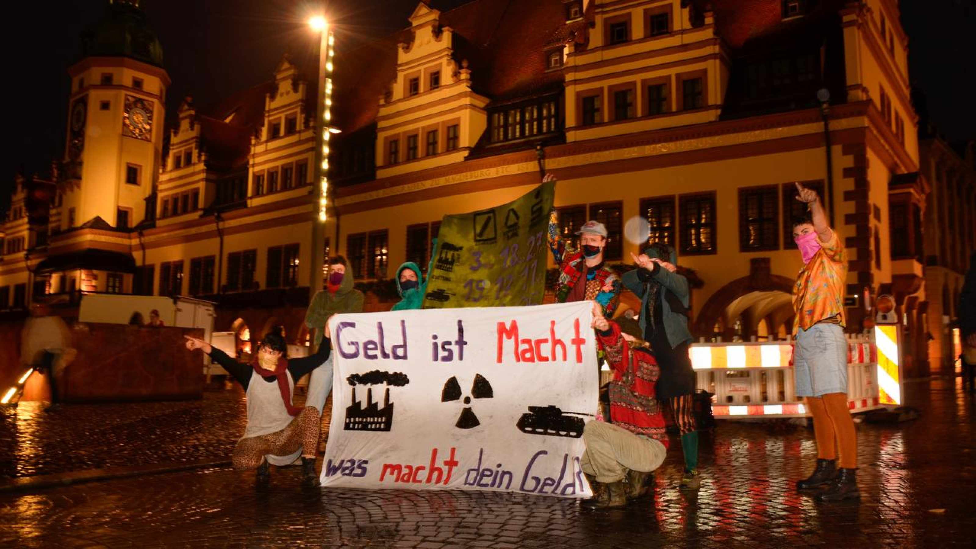 MiliTanz in Leipzig mit Banner