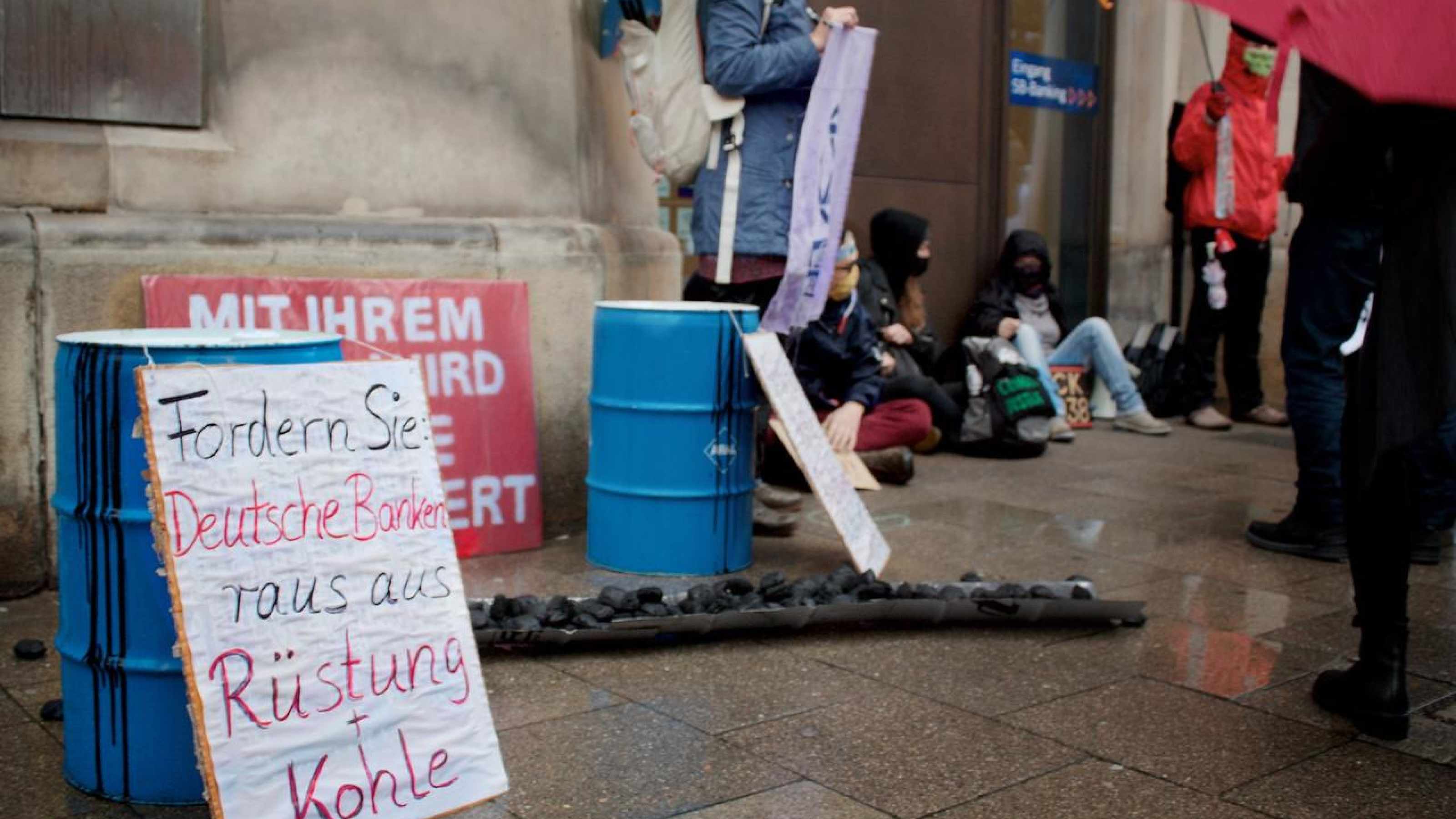 XR Hannover vor der Deutschen Bank