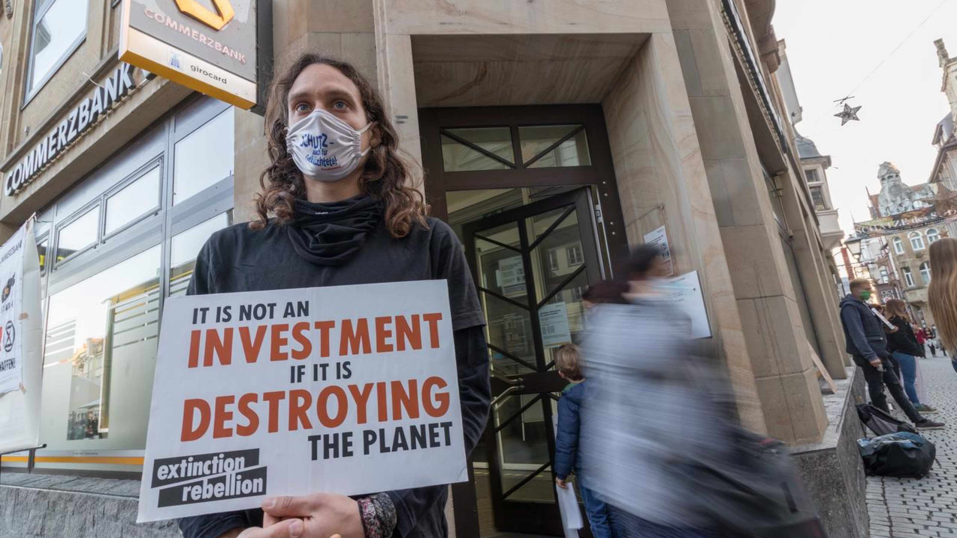 XR Konstanz vor der Commerzbank