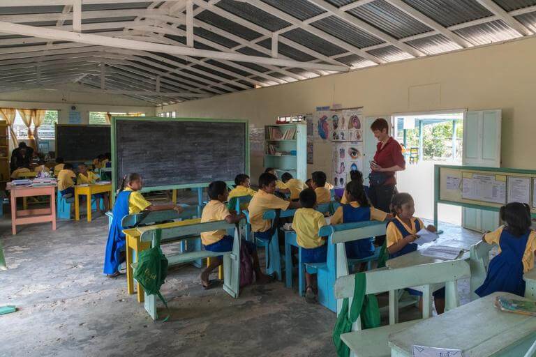 Ute and school children