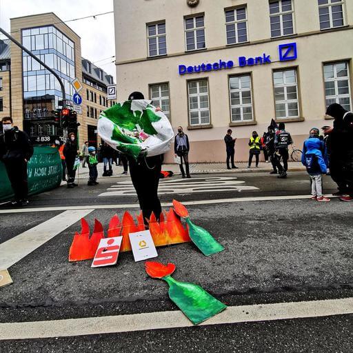 Fridays for Future Erfurt vor Deutscher Bank