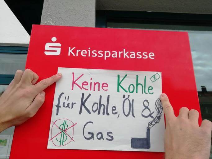 Fridays for Future München vor der Sparkasse