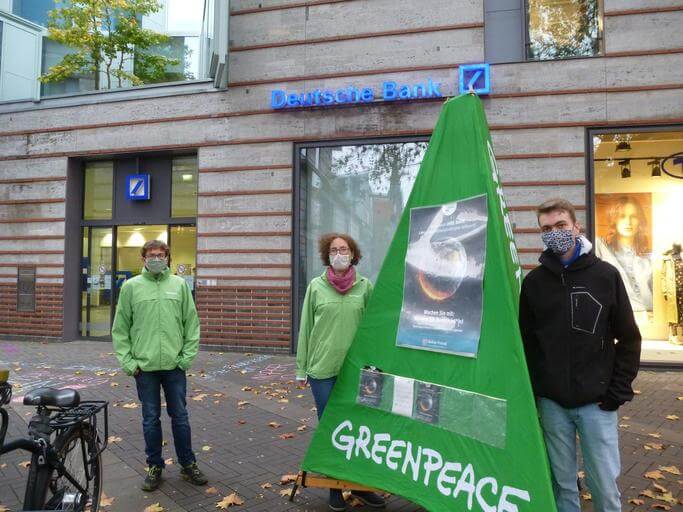 Greenpeace Münster vor der Deutschen Bank