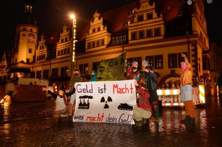 MiliTanz in Leipzig mit Banner